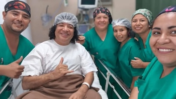 Carlos Vílchez reaparece en clínica tras someterse a operación a las rodillas