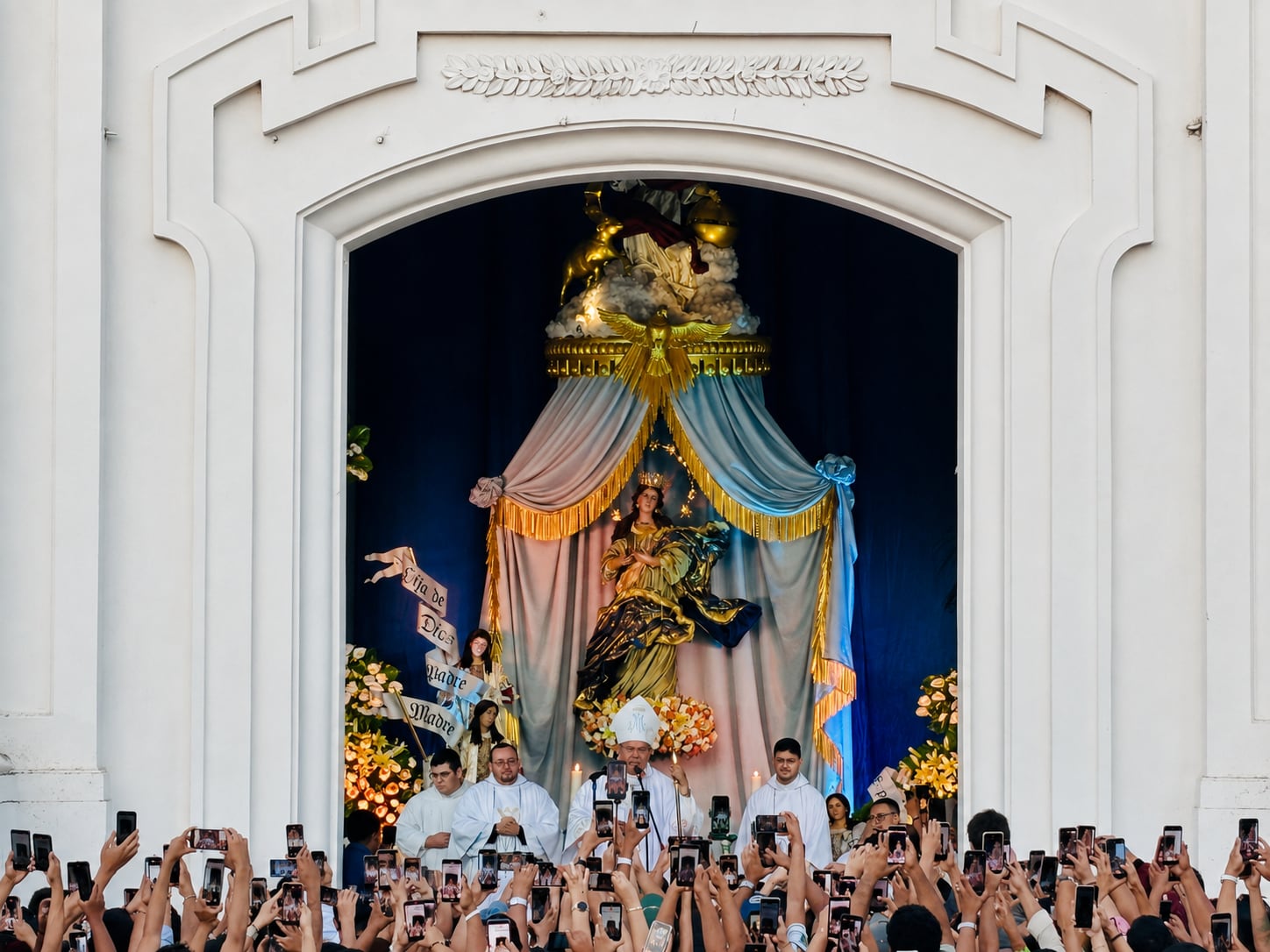 La Real e Insigne Basílica Catedral de la Asunción, declarada Patrimonio de la Humanidad por la Unesco, es el epicentro de la festividad en León./ (Esteban Nogales/ Canal 6 Nicaragua)