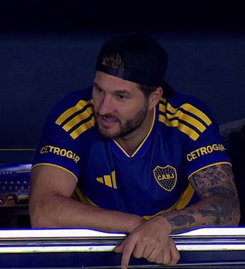 André-Pierre Gignac presenció la victoria 3-0 de Boca Juniors ante Unión en La Bombonera junto al presidente Juan Román Riquelme. (RS)