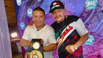 Del éxito en el ring al escándalo por dinero: Quién es el padre del Pitbull Cruz y por qué terminaron en conflicto