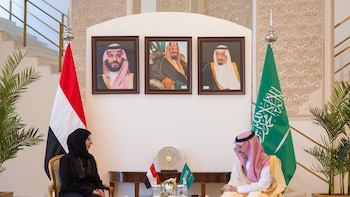 Yemen reitera ante Riad su condena de los "atentados terroristas hutíes" contra Arabia Saudí