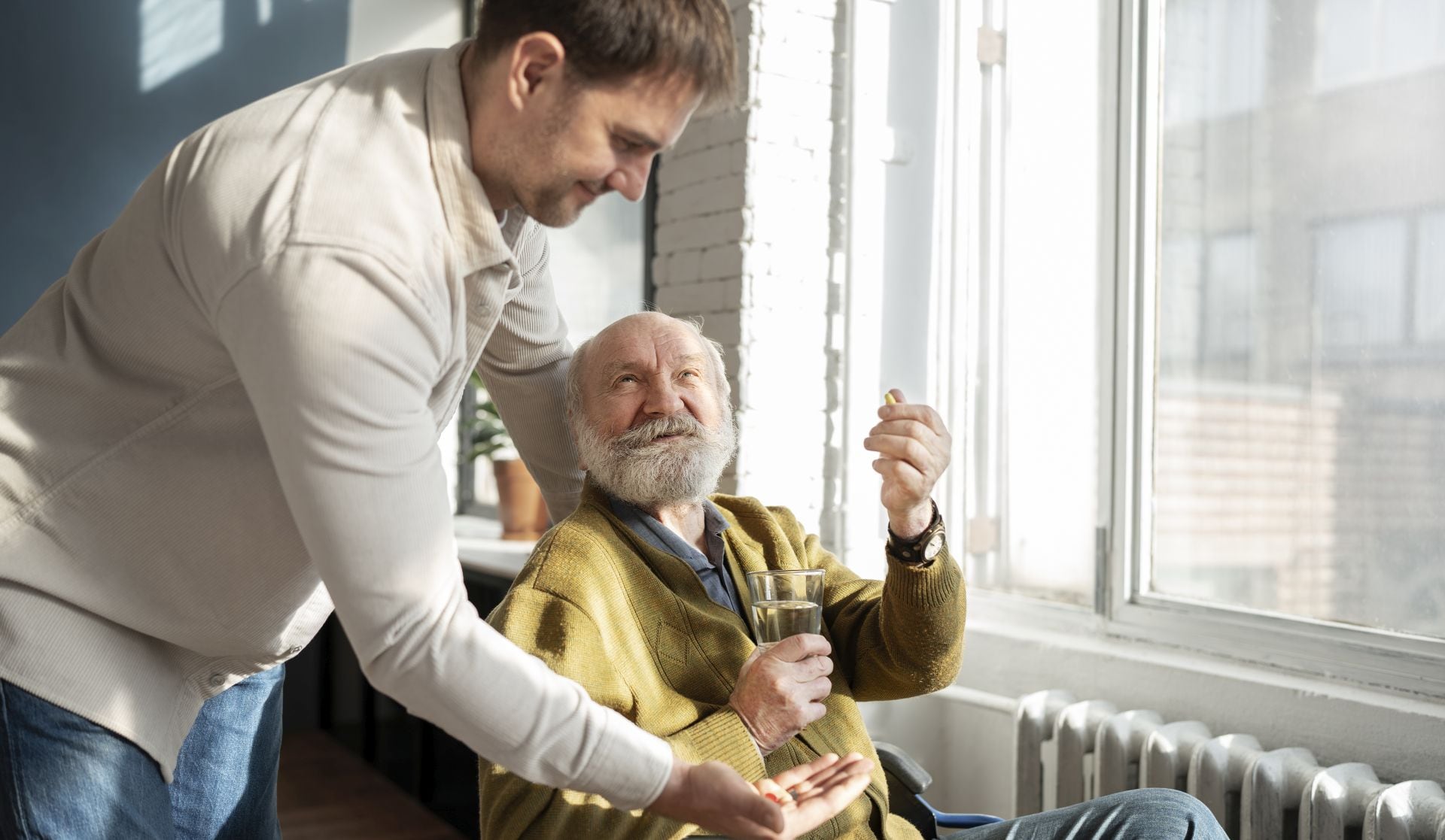 El Parkinson afecta la relación de la persona con su cuerpo, la voluntad y la identidad, más allá de lo motor (Freepik)