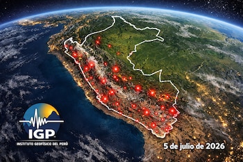 Mapa de Perú desde el espacio, con su contorno blanco, múltiples puntos rojos brillantes, el logo del IGP y la fecha 5 de julio de 2026.