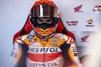 Marc Márquez en el box (Repsol Honda)