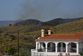 Vista de los restos del incendio en el municipio almeriense de Bédar. (Carlos Barba/EFE)