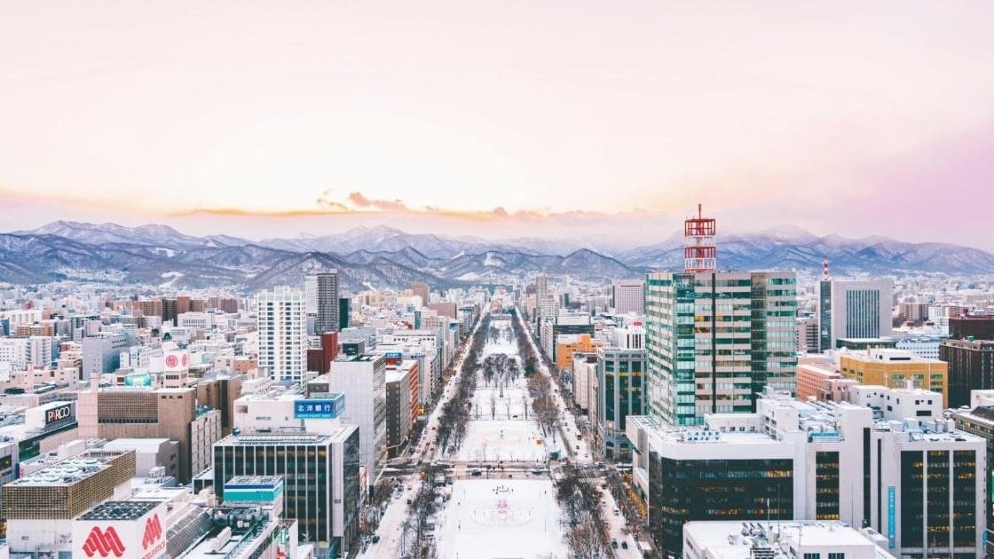 Sapporo combina parques, avenidas rectas y montañas en la capital de Hokkaido, al norte de Japón (Sapporo Travel)