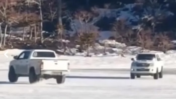 Un joven hizo trompos con