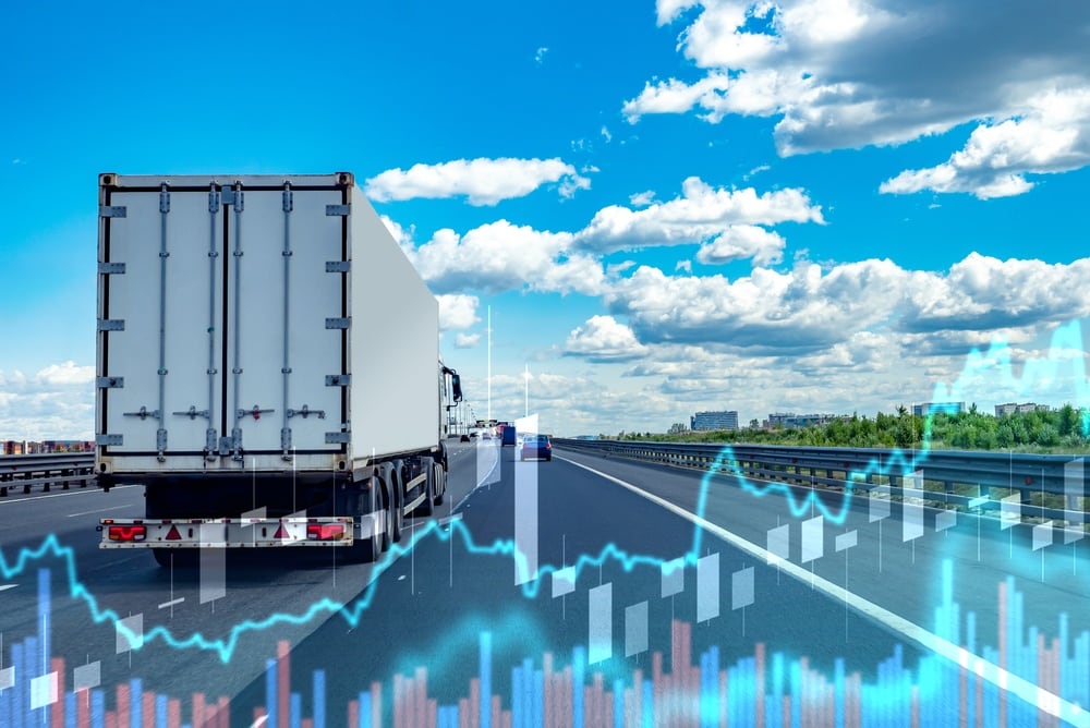La política de pisos mínimos establece valores de referencia para la contratación del transporte carretero de cargas (Imagen: Shutterstock)