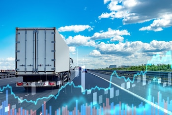 La política de pisos mínimos establece valores de referencia para la contratación del transporte carretero de cargas (Imagen: Shutterstock)