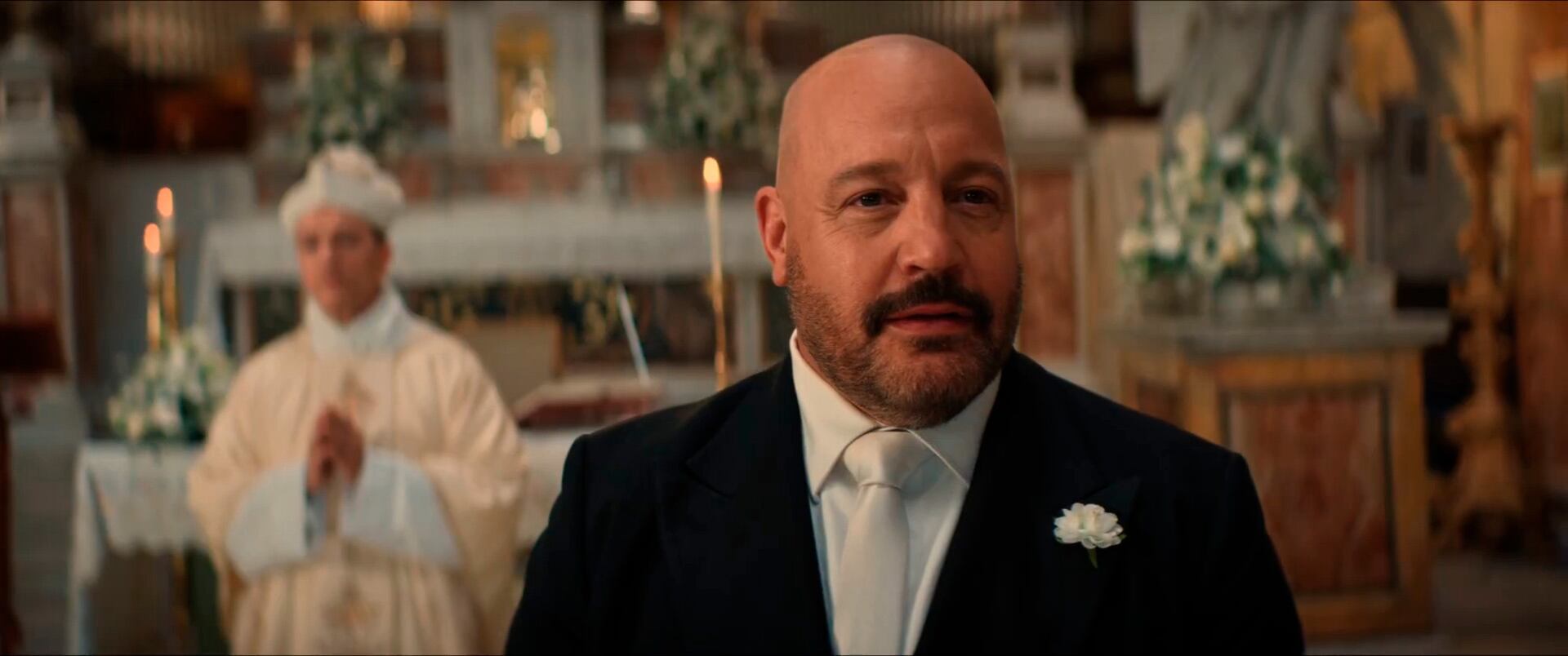 Kevin James enfrenta nuevos desafíos profesionales, preparándose para un drama musical en Nashville junto a Jelly Roll, y apuesta al crecimiento y la autoaceptación en su carrera artística (IMDb)