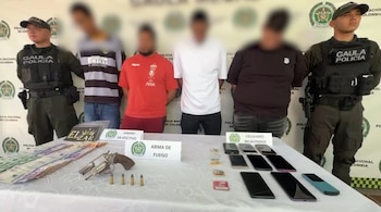 Durante el procedimiento, los agentes le hallaron $11.000.000 en efectivo y un revólver calibre .38, en el marco de una causa por cobros ilegales y vínculos con economías de la cocaína - crédito Policía Nacional