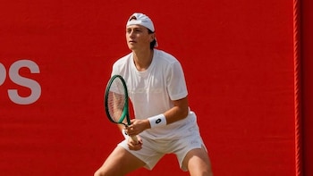 Ignacio Buse sorprende en Queen’s, remonta ante Giron y continúa en el ATP londinense