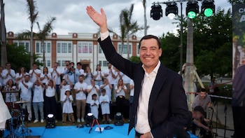 Moreno pide llenar urnas de votos al PP-A, única "opción de estabilidad": "No juguemos con las cosas de comer"