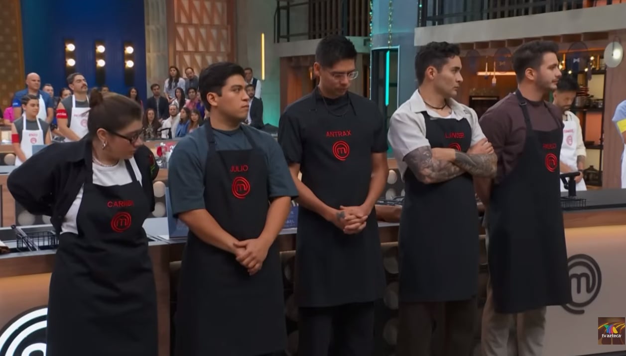El Domingo de Eliminación del 21 de junio dejó expuestas las debilidades que la presión de la cocina puede provocar: Zahie Téllez, Adrián Herrera y Poncho Cadena evaluaron con mayor rigor que nunca y MasterChef México 2026 perdió a uno más de sus participantes. (Captura de pantalla YouTube MasterChef México)
