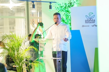 La inauguración de Planta Renacer fortalece la apuesta de República Dominicana por la economía circular y la sostenibilidad ambiental, consolidando un modelo en el que los residuos plásticos se transforman en nuevas botellas.