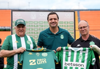 Antonio José Ardila, dueño del equipo verdolaga, con el presidente de Atlético Nacional y de Chapecoense - créidto @nacionaloficial/Instagram