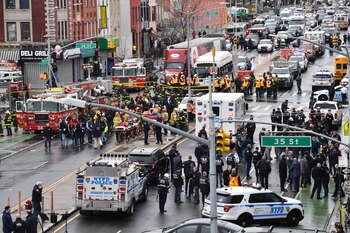 Members of the New York Police Department and emergency vehicles crowd the streets after at least 13 people were injured during a rush-hour shooting at a subway station in the New York borough of Brooklyn on April 12, 2022, where authorities said "several undetonated devices" were recovered amid chaotic scenes. - Ambulances lined the street outside the 36th Street subway station, where a New York police spokeswoman told AFP officers responded to a 911 call of a person shot at 8:27 am (1227 GMT). The suspect was still at large, according to Manhattan borough president Mark Levine. (Photo by ANGELA WEISS / AFP)