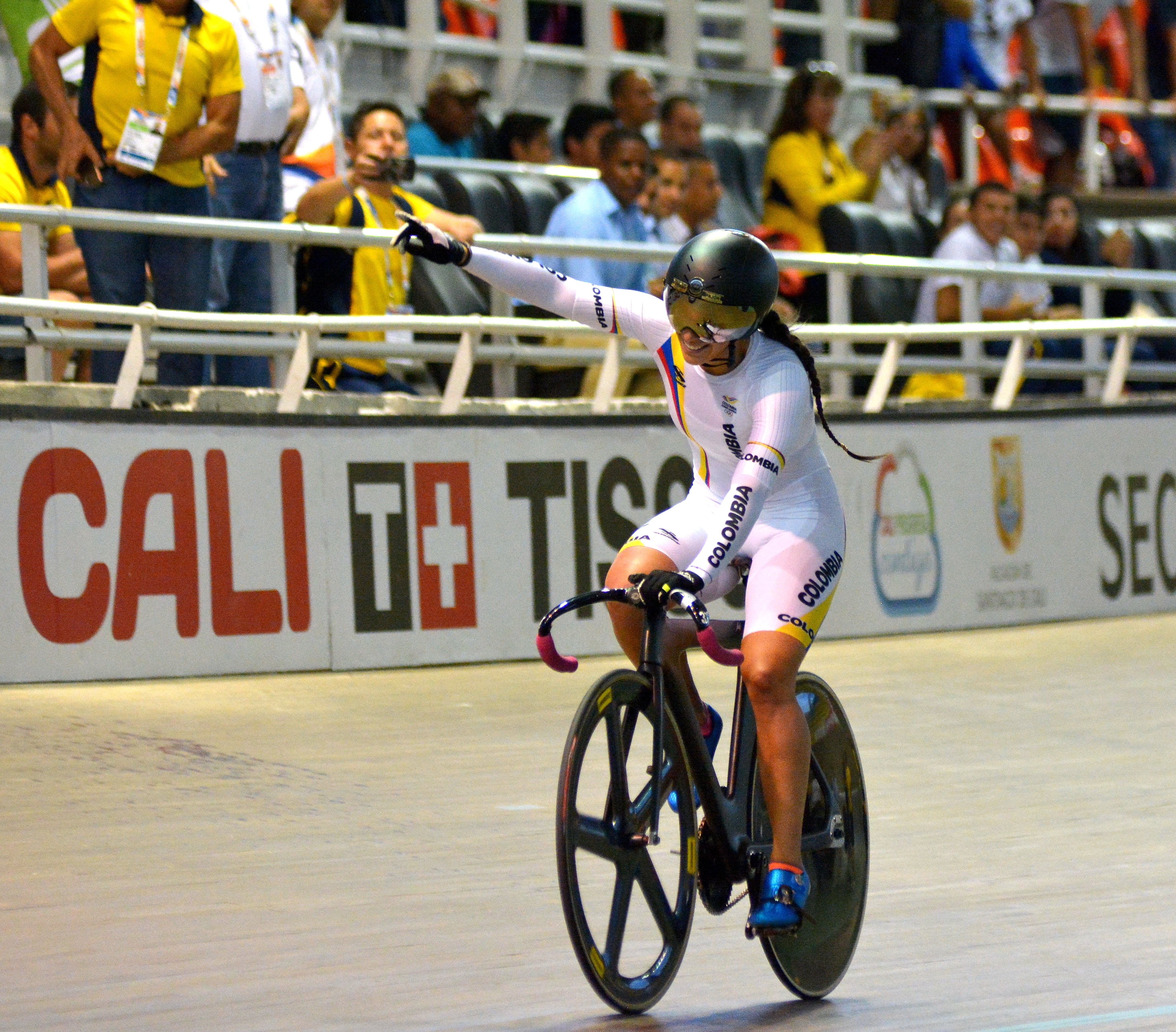 Mariana Pajón le apostó por primera vez al ciclismo en pista en 2017, destacando por su potencia de piernas para la velocidad - crédito Colprensa