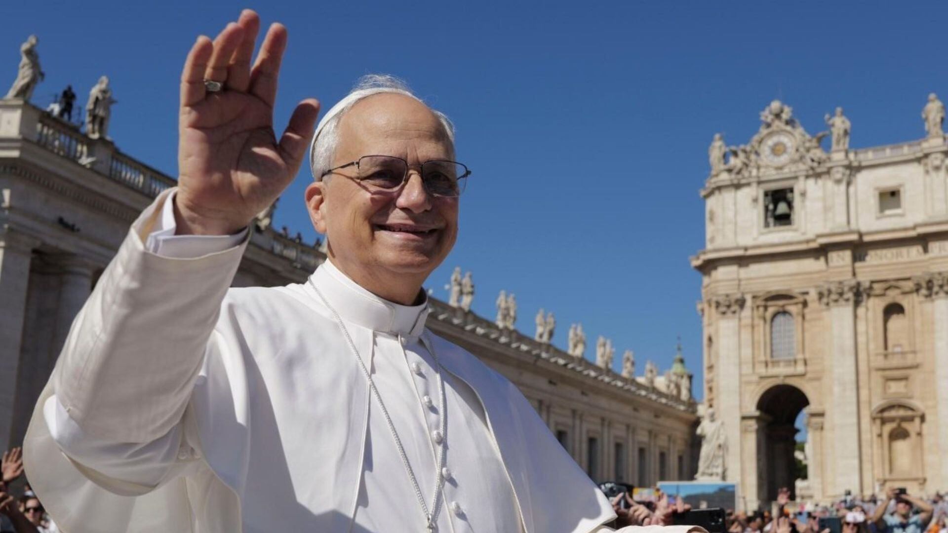 El papa León XIV recibió a los miles de fieles en la plaza de San Pedro. (Foto: Vatican News)