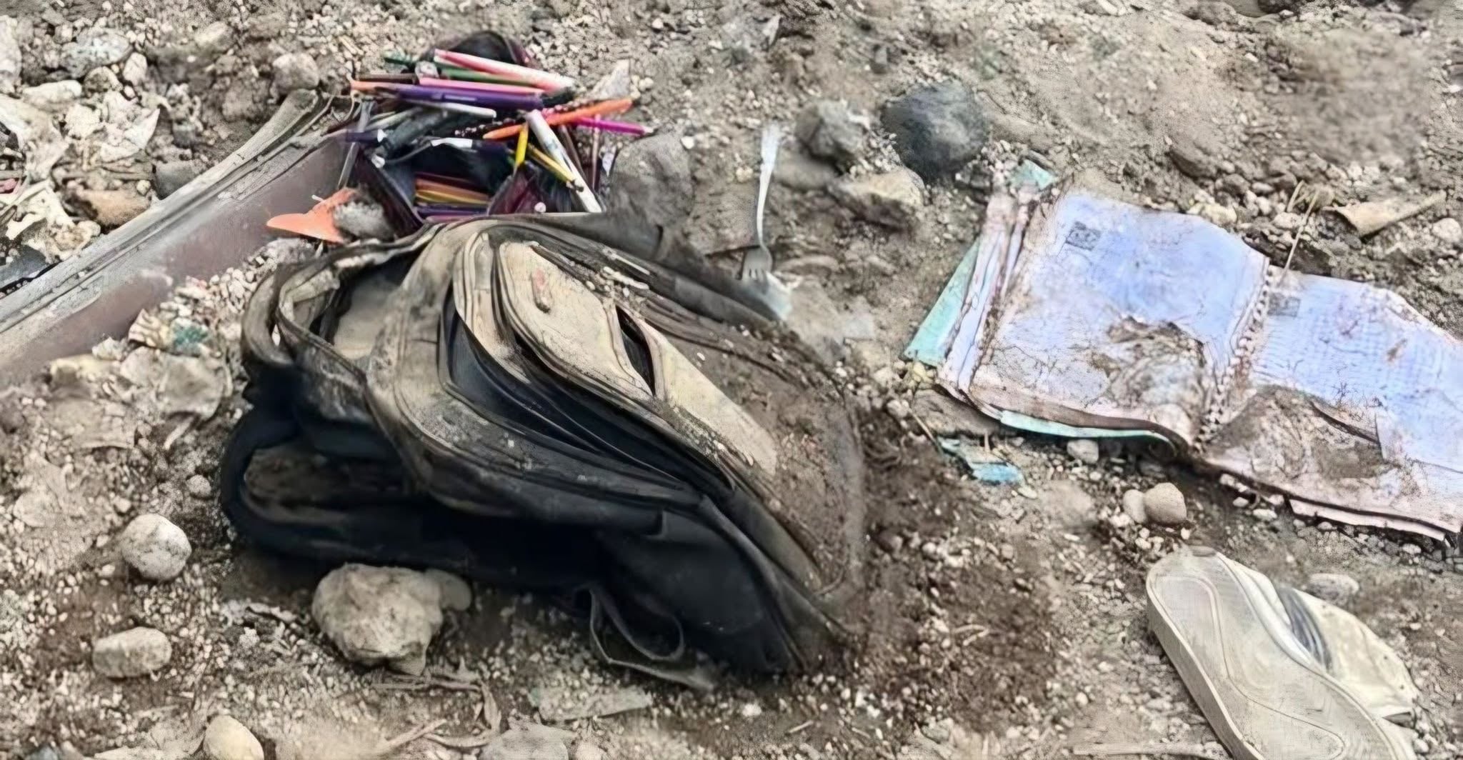 Efectivos de socorro hallaron la mochila del menor sumergida con piedras en el fondo del río Villalobos. (Bomberos Municipales Departamentales)