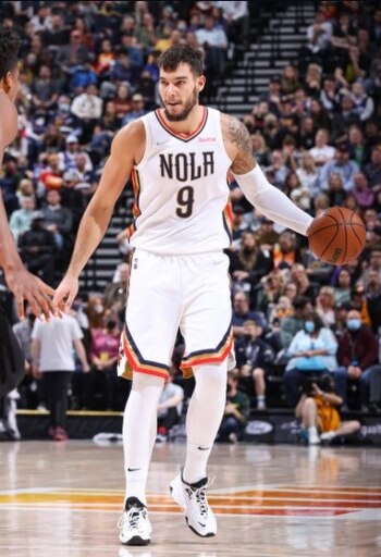 27-11-2021 El pívot español Willy