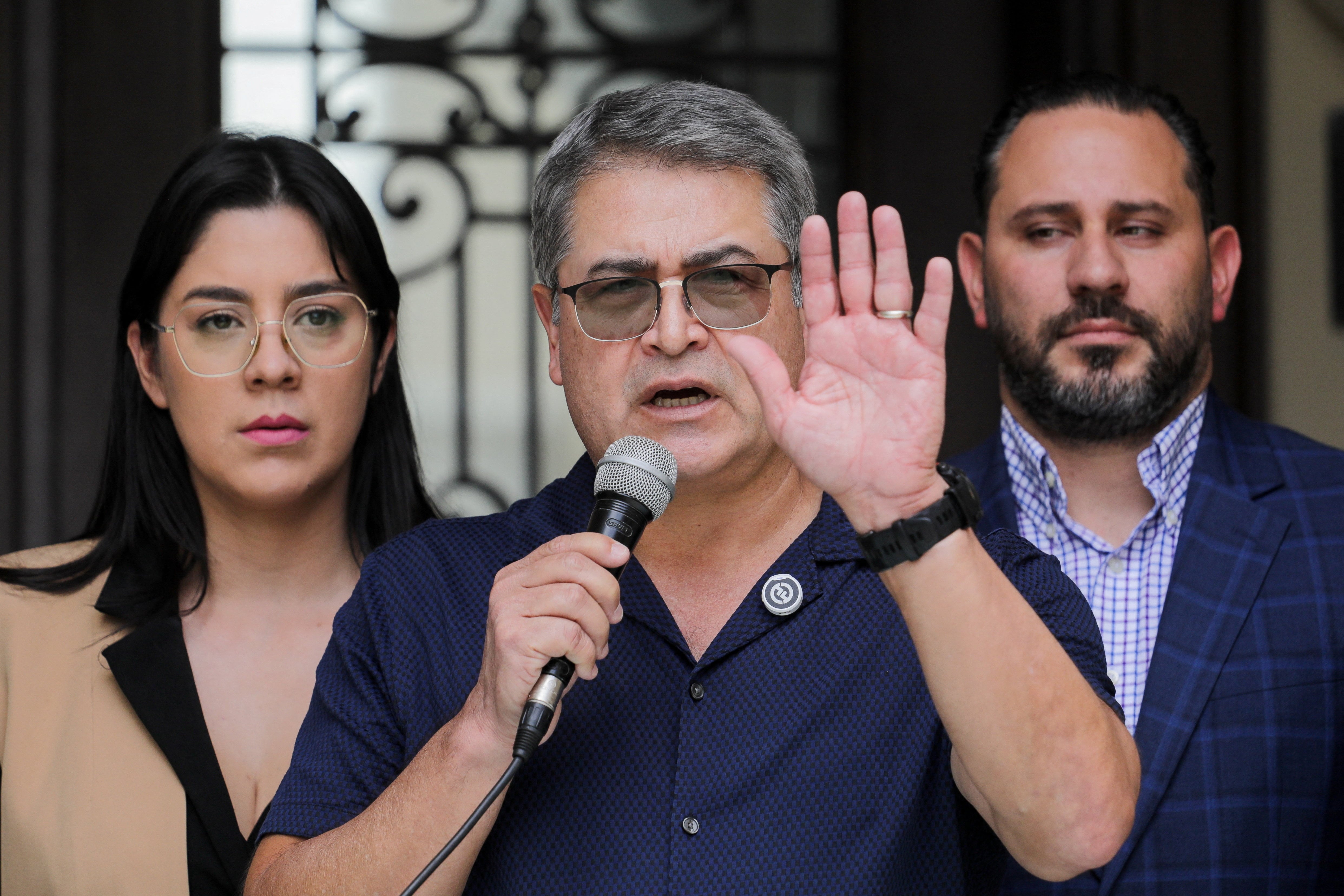 Former Honduran President Juan Orlando Hernandez holds a press conference outside his home after receiving a pardon from U.S. President Donald Trump that freed him from a 45-year prison sentence for conspiring to import cocaine into the United States, in Tegucigalpa, Honduras, August 6, 2026. REUTERS/Fredy Rodriguez
