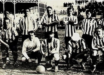 El 10 de julio de 1916 Argentina se enfrentaba a Brasil y su goleador estaba de viaje por trabajo. Eran los años del amateurismo, y Laguna saltó de la tribuna al campo de juego.