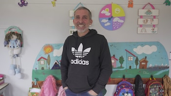 “Hay mucho prejuicio sobre los pastores”: la historia de Emanuel, el pastor que hace stand up y transformó el dolor en servicio