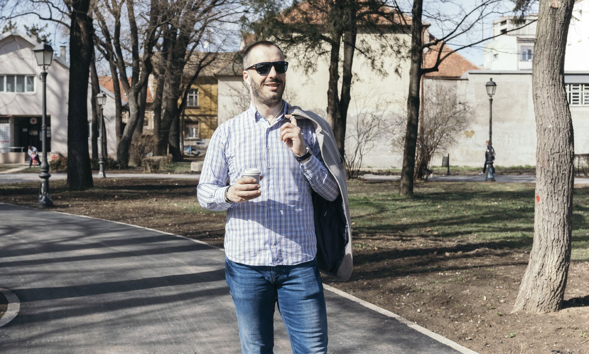 Distintos países adaptaron la celebración: el Singles Awareness Day se organiza el 15 de febrero en Estados Unidos, Canadá y Reino Unido, y el 11 de marzo existe una versión británica local (Freepik)