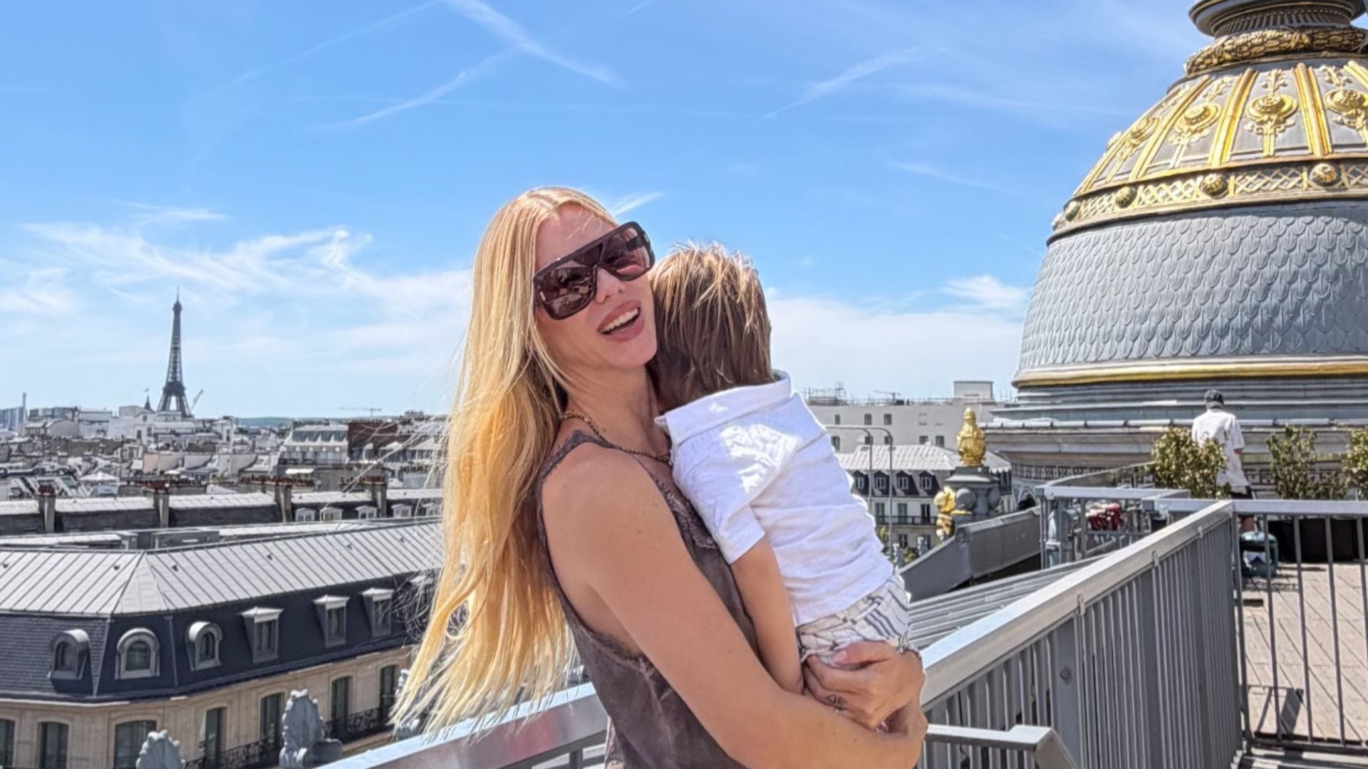 La incómoda situación que vivió Nicole Neumann y su hijo arriba de un avión: “Lo tuve que sacar”
