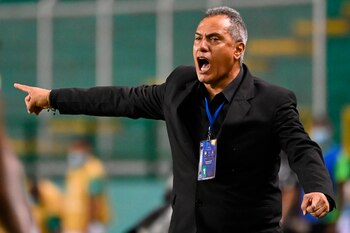 En la imagen, el entrenador