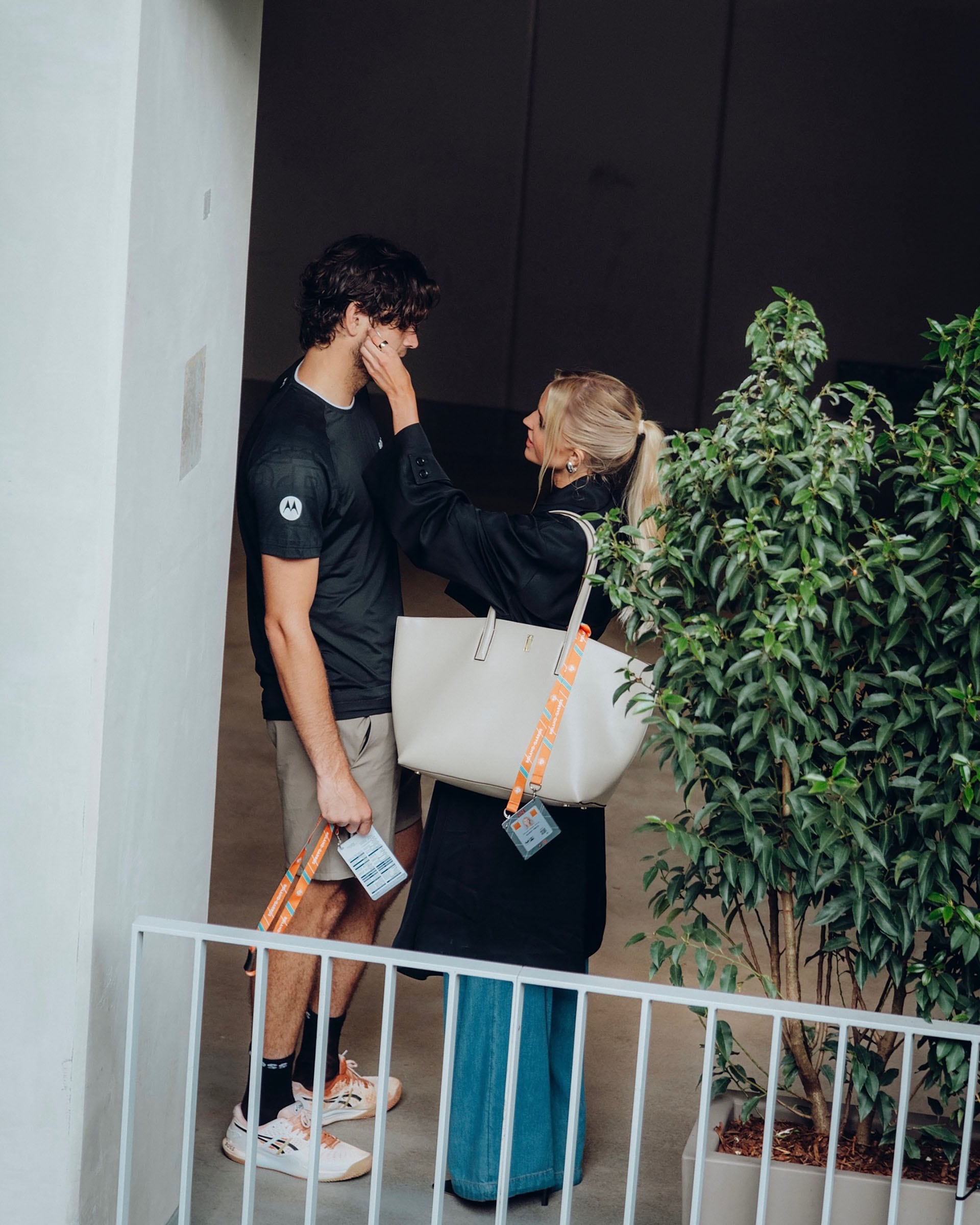 Morgan lo mima antes de que salga a jugar (Instagram: @moorrgs)