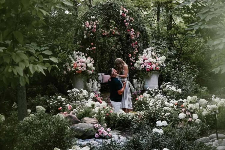 Taylor Swift y Travis Kelce mantienen una relación desde el verano de 2023 y anunciaron su compromiso en Instagram en agosto de 2025 (Instagram: @taylorswift).