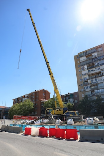 28/08/2026 Vista de las obras preliminares de la conexión del nuevo túnel de la A-5 con la M-30, a 28 de agosto de 2026, en Madrid (España). Estos trabajos posibilitan la futura conexión del nuevo túnel de la autovía con el subterráneo de la M-30, lo que a su vez supone el primer paso para el enterramiento definitivo de la A-5.
SOCIEDAD
Marta Fernández - Europa Press