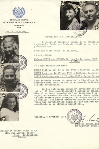 Documentos salvadoreños falsificados por José