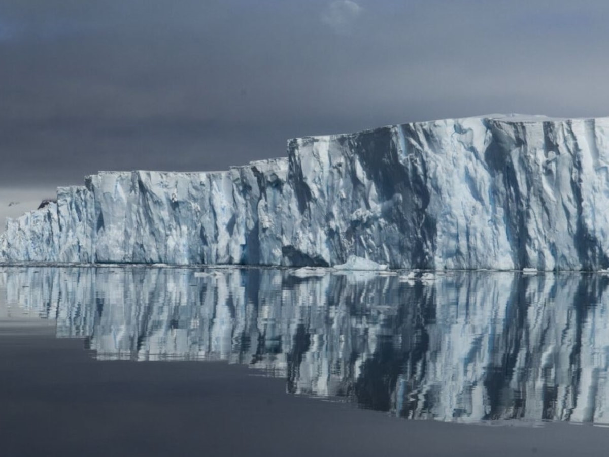 Descubrieron un paisaje oculto bajo el hielo de la Antártida que revela secretos sobre el derretimiento glaciar - Infobae