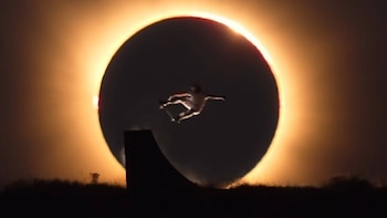 Ni la pretemporada de LaLiga ni el europeo de atletismo: el verdadero protagonista del eclipse es el skater Danny León