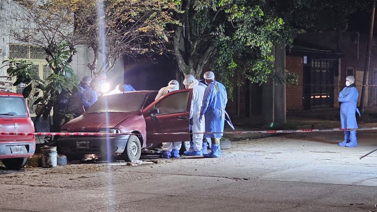 El hallazgo en Tucumán ocurrió durante la madrugada del sábado, cuando la Policía acudió a calle Francia al 1160 por el incendio de un automóvil