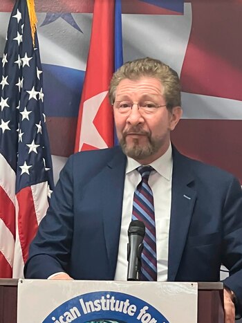 Carlos Sánchez Berzaín desde el