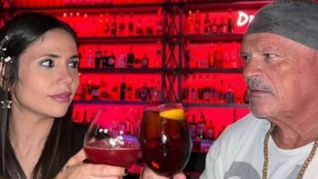 La noche de tragos de Alfa y Romina Uhrig, ex Gran Hermano