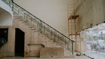 Una de las escaleras laterales