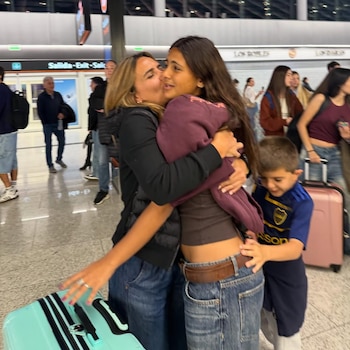 El fuerte abrazo de Amalia