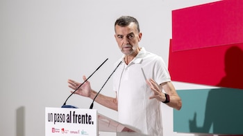 Maíllo pide a Sánchez estar lo "más lejos" de Trump en la cumbre de la OTAN y Podemos vuelve a pedir salir de la alianza