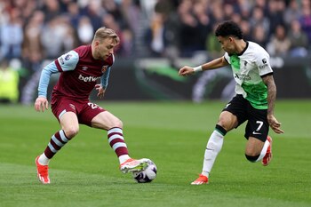 Luis Díaz juega con Liverpool
