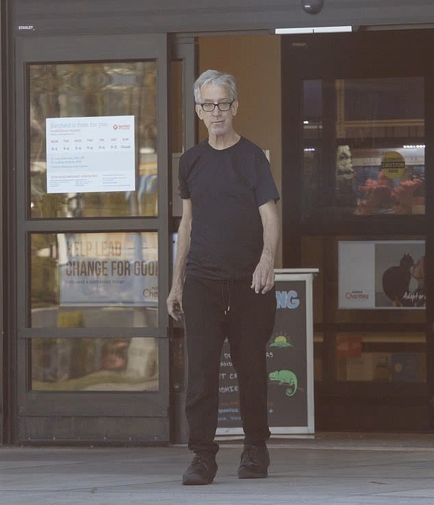 Andy Dick aparece inconsciente afuera de un edificio en Hollywood durante una aparente sobredosis según testigos que solicitaron Narcan.