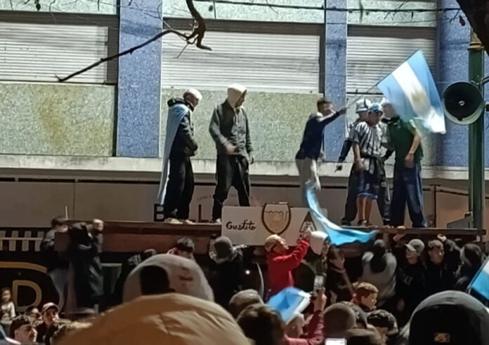 Los festejos por la clasificación de Argentina a semifinales del Mundial 2026 derivan en incidentes en el centro de la ciudad de Concepción del Uruguay (03442.com.ar)