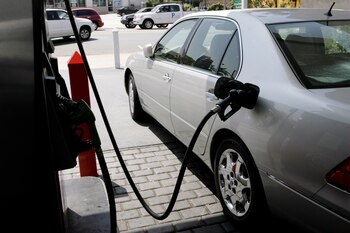 La baja en el impuesto a la gasolina fue uno de los factores determinantes para la nueva caída de los precios en Brasil
. EFE/ANDREW GOMBERT/Archivo