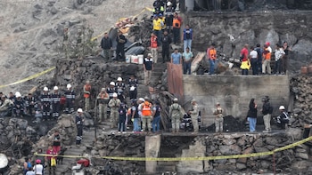 Incendio en Independencia: Ejército despliega operativo de búsqueda de heridos y remoción de escombros