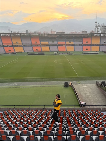 El artista paisa rendirá homenaje a sus raíces invitando a los conductores de buses que lo apoyaron en sus inicios a ser parte del público en su noche más importante - crédito @ryancastro / Instagram