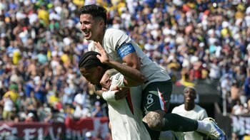 Enzo Fernández festeja con Joao